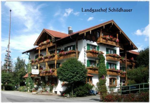 Hotel Landgasthof Zum Schildhauer Halfing Exterior photo